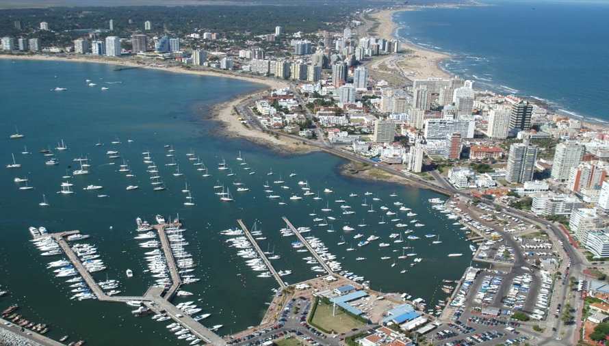 Punta del Este sigue siendo uno de los destinos más elegidos por los Argentinos que pueden viajar al exterior.