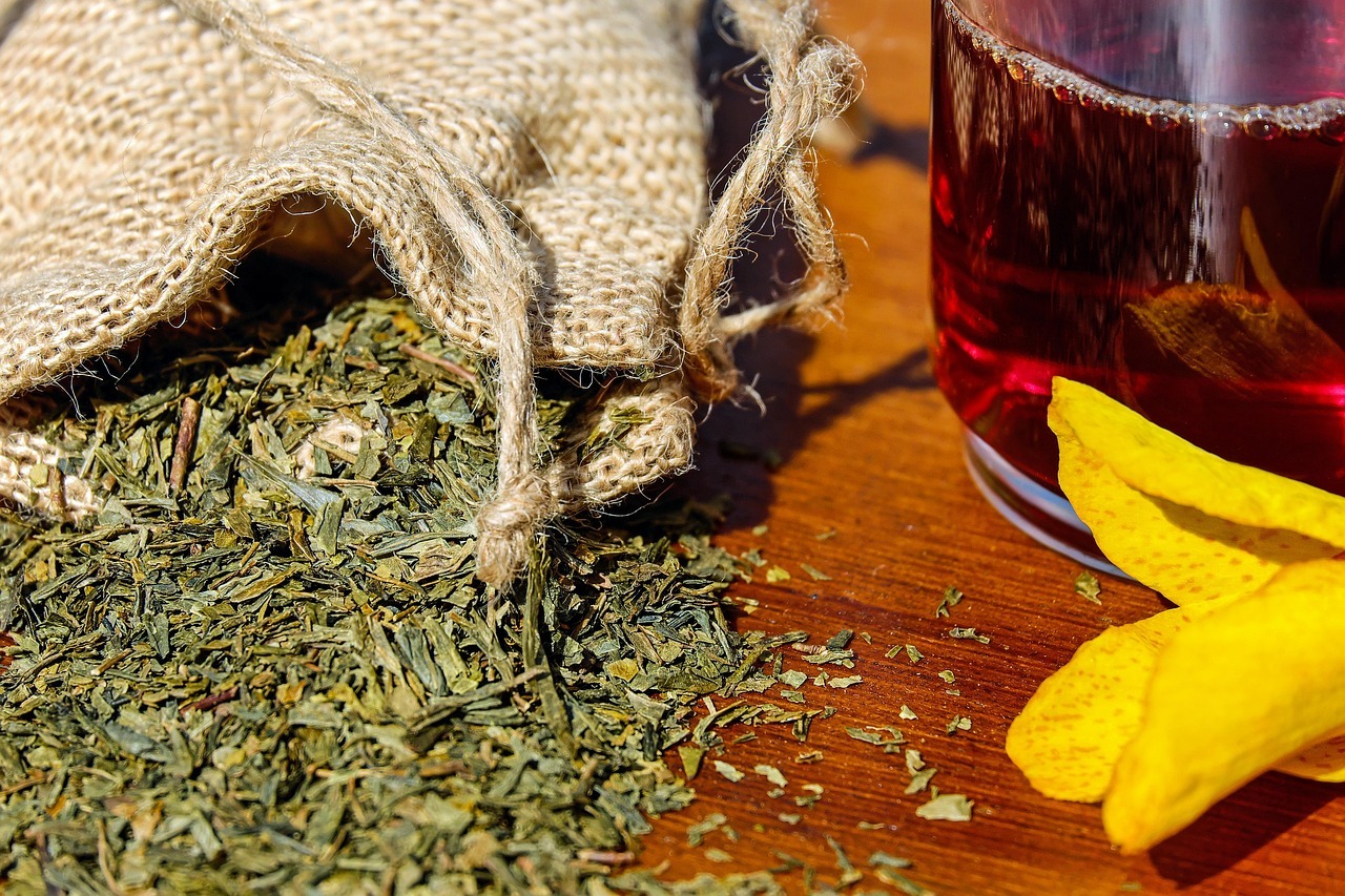 12 malezas comunes con propiedades medicinales que crecen en el jardín