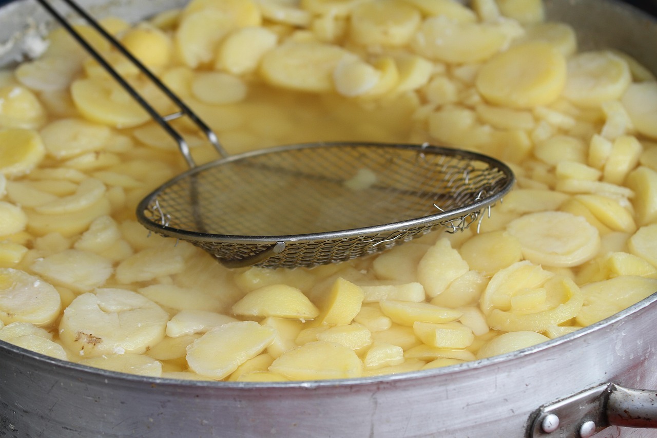 Cazuela cremosa de papas ralladas en olla de cocción lenta: receta reconfortante paso a paso