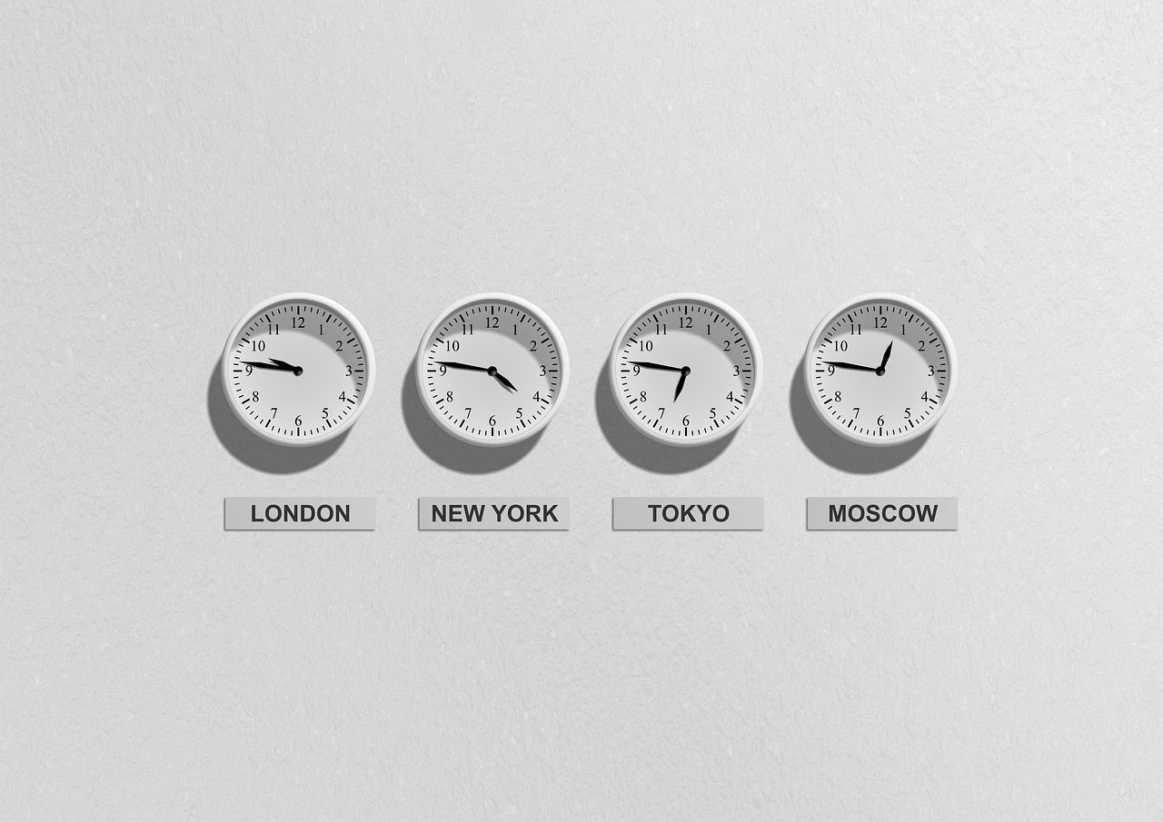 Cómo modificar un reloj de pared para que funcione durante años con una batería de litio recargable