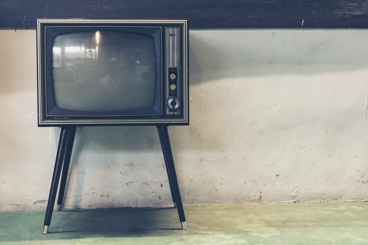 Cómo ver más canales en tu televisor antiguo: trucos caseros y soluciones IPTV
