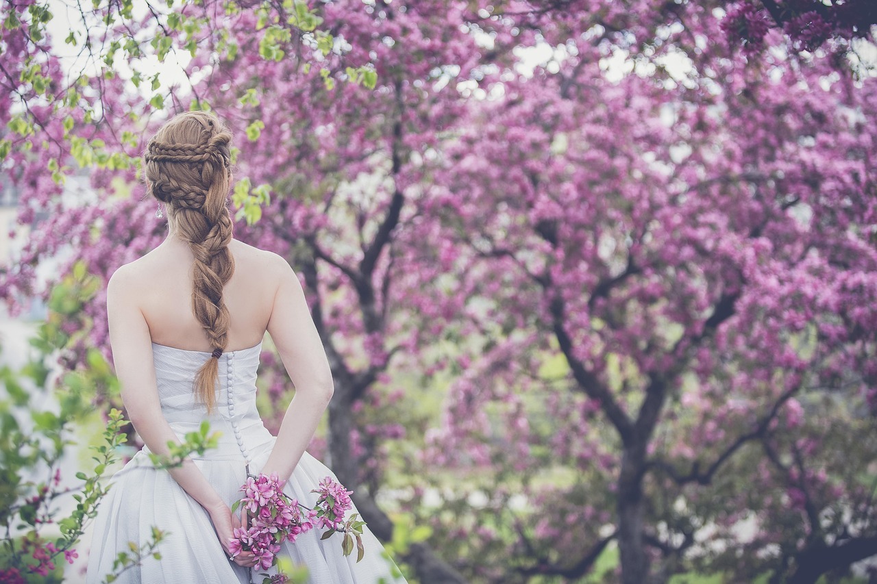 Quemó mi único vestido para humillarme: la noche que decidí recuperar mi vida