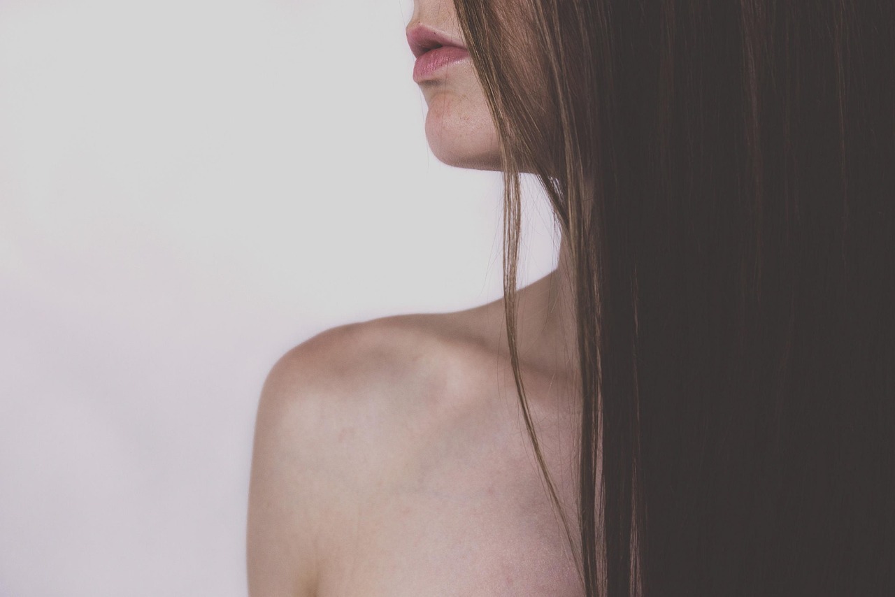 Usos y beneficios de la vaselina para la piel, los labios y el cabello