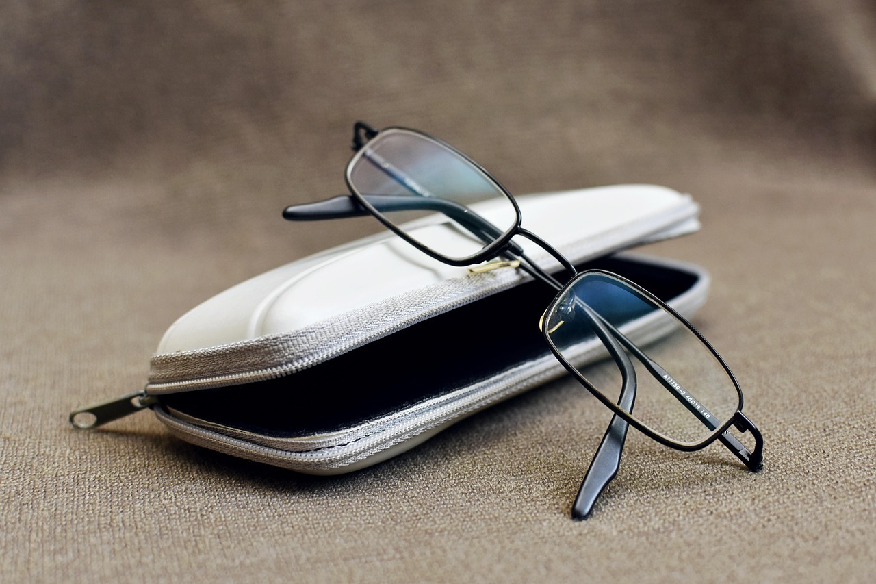 10 formas ingeniosas de reutilizar tus estuches de lentes viejos en casa