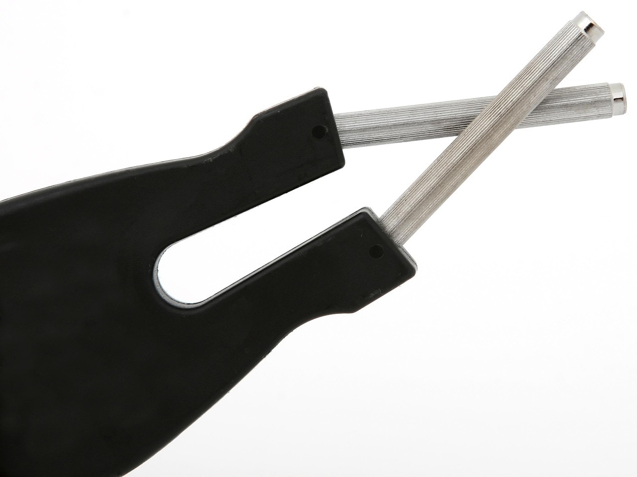 Cómo afilar un cuchillo en casa y dejarlo como nuevo: método casero y pruebas para comprobar el filo