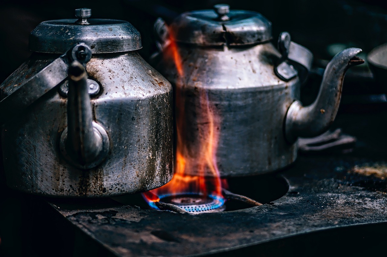Cómo dejar los quemadores de la cocina brillantes con trucos caseros y sencillos