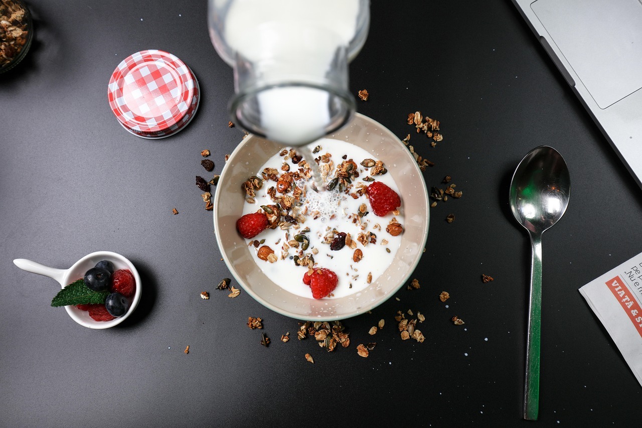 Cómo hacer queso casero con 1 litro de leche, medio limón y un yogur