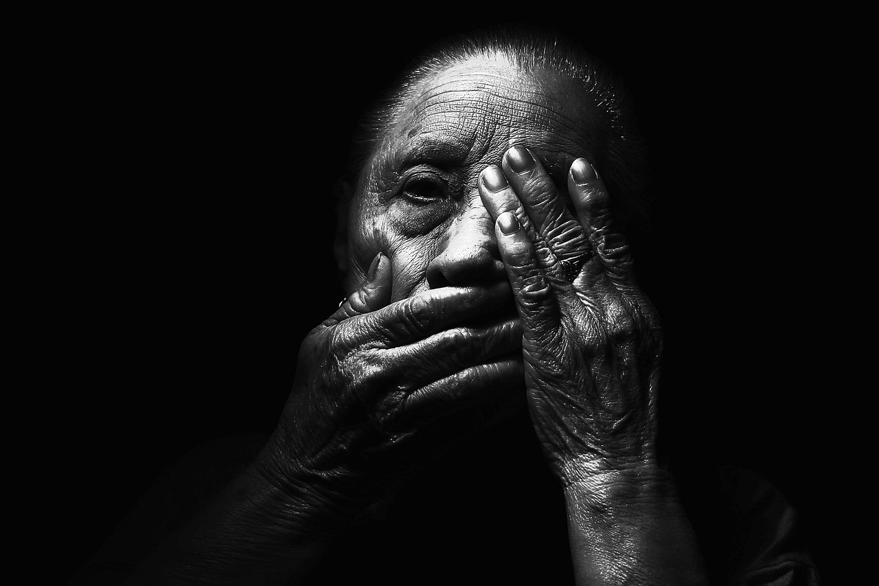 La foto de las manos de una anciana se vuelve viral y deja una profunda lección sobre la belleza del paso del tiempo