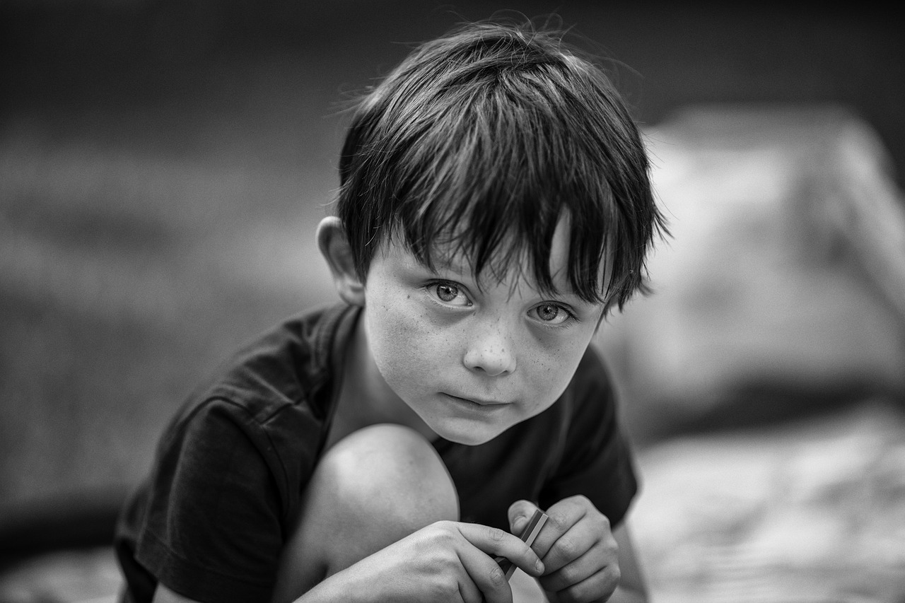 Mi hijo prometió volver en un fin de semana: regresó ocho días después con una niña que lo llamaba "papá"